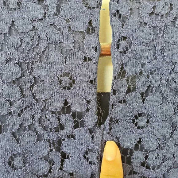 Alya  Navy Blue Floral  Lace Flowy Sleeveless Lined Top Womens Size Small - Picture 10 of 10